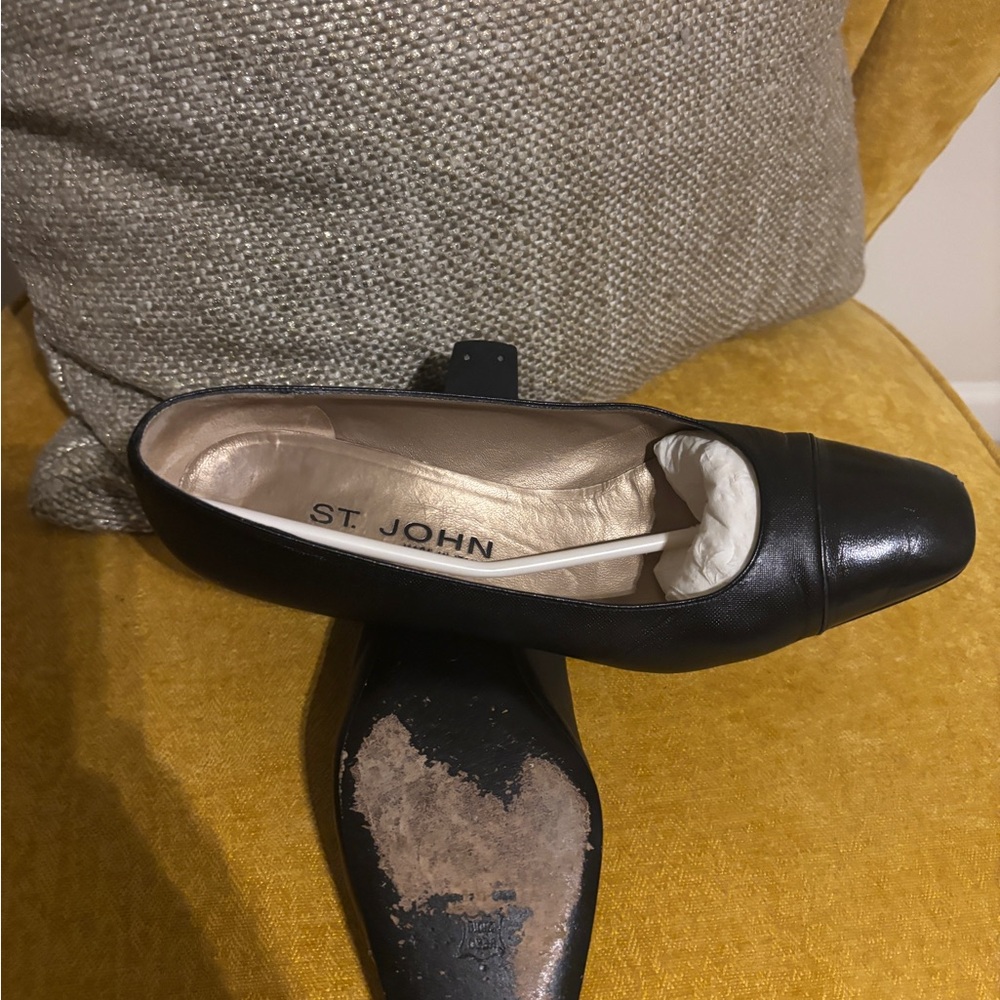 St. John Black Heels Classic Elegance